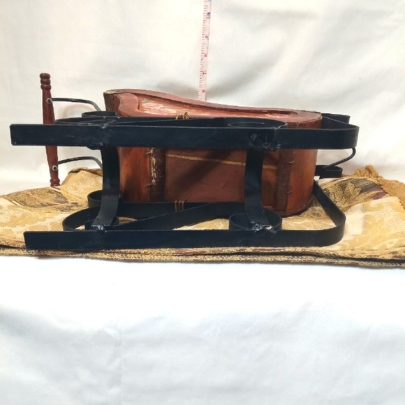 VINTAGE miniature sled with signed painting on the sides. - Picture 7 of 11